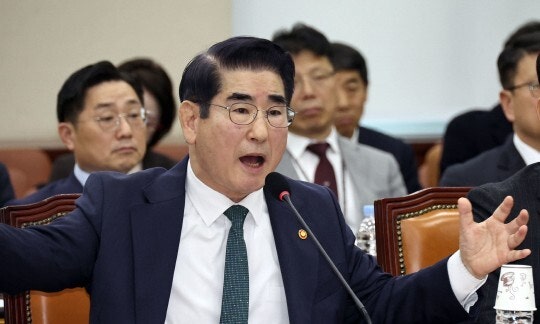 <b>김용현</b>, 오늘 <b>구속</b>영장 <b>심문</b> 재판부 기피 신청…“변론권 침해”