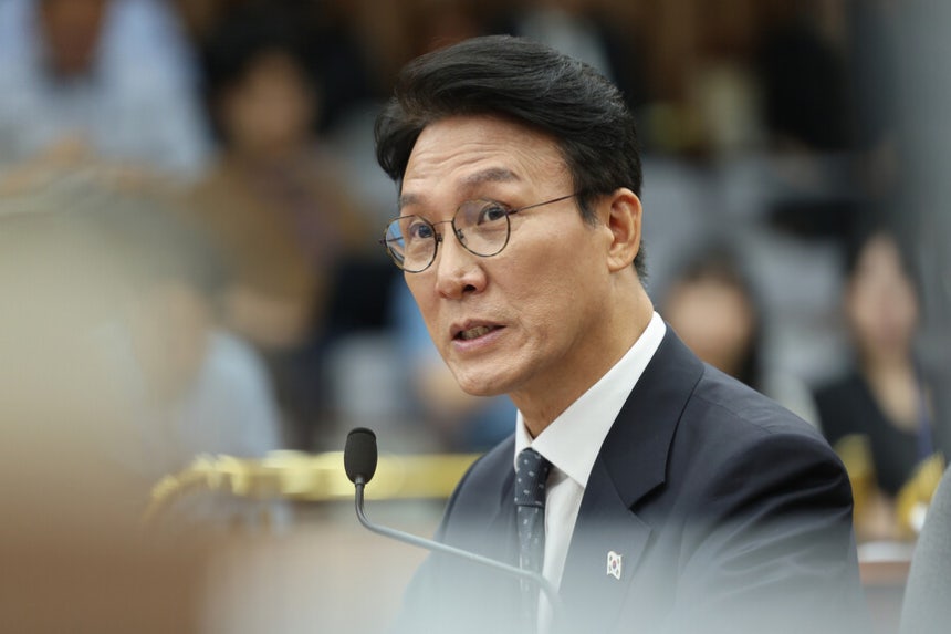 김민석 국무총리 후보자가 24일 서울 여의도 국회에서 열린 인사청문회에서 의원질의에 답변하고 있다. 연합뉴스
