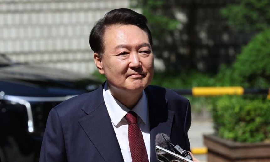 윤석열 전 대통령이 지난 23일 서울 서초구 서울중앙지방법원에서 열린 내란 우두머리 혐의·직권남용 권리행사 방해 혐의 사건 8차 공판에 출석하고 있다. 연합뉴스