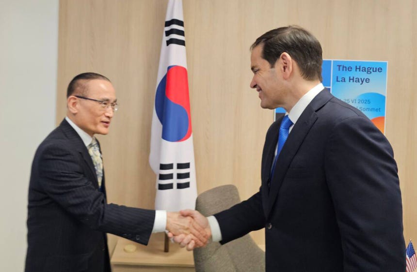 네덜란드 헤이그에서 개최된 나토 정상회의에 이재명 대통령을 대신해 참석한 위성락 안보실장이 24일(현지시간) 마코 루비오 미 국무장관을 면담했다고 대통령실이 25일 전했다. 대통령실 제공