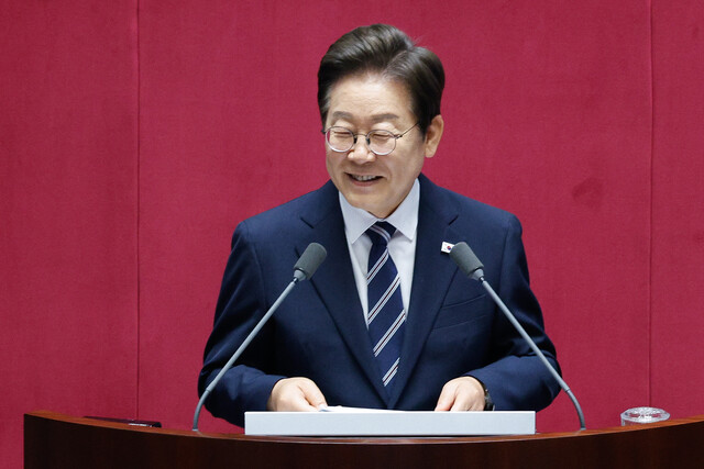 이재명 대통령이 26일 국회 본회의장에서 추가경정예산 시정연설을 하고 있다. 공동취재사진