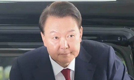 윤석열 전 대통령이 28일 오전 내란 특검 조사를 받기 위해 서울 서초구 서울고검에 출석하고 있다. 김영원 기자 forever@hani.co.kr