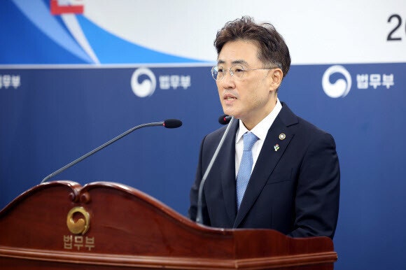 <b>이진수</b> 새 <b>법무차관</b> “<b>검찰 개혁</b>, 적극 소통으로 공감대 형성할 것”