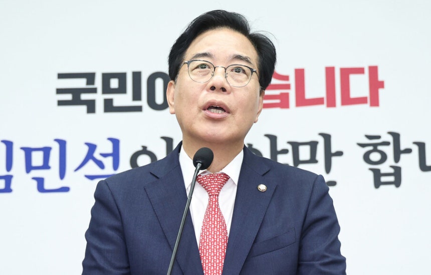 송언석 국민의힘 원내대표가 30일 서울 국회에서 열린 의원총회에서 발언을 하고 있다. 윤운식 선임기자 yws@hani.co.kr