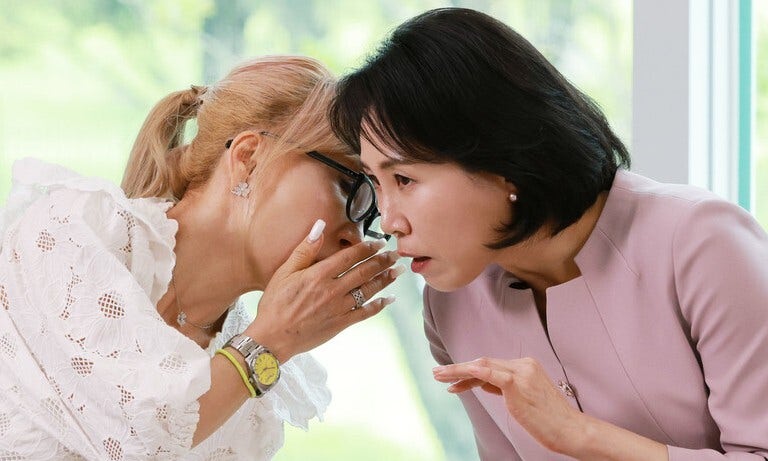 <b>조수미</b>, <b>김혜경 여사</b>에 스스럼 없이 “손 줘봐”…예술고 선후배 인연