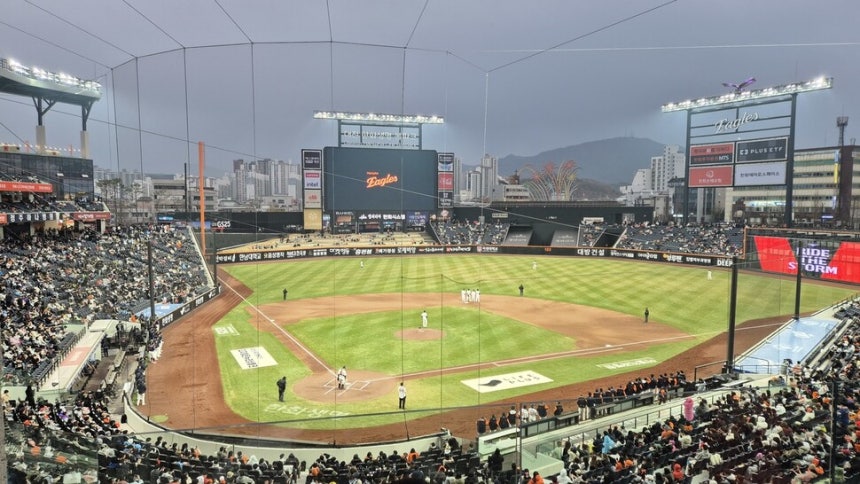 대전에 새 구장을 지은 뒤 성적·흥행 모두 고공 행진하는 한화이글스 경기. 오윤주 기자