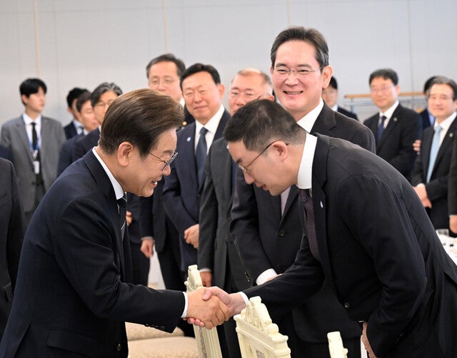 그땐 틀렸던 게 지금은 맞을까 [한겨레 프리즘]