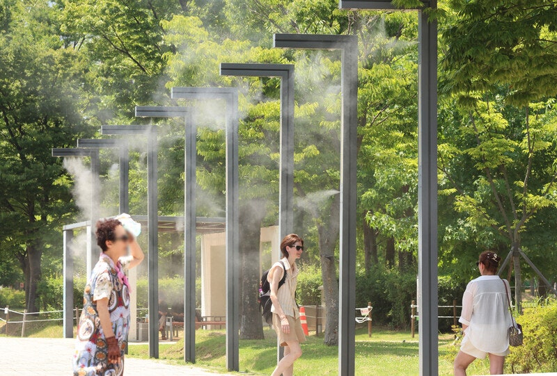 <b>남부</b>·<b>제주</b>, <b>장마</b> 2주로 끝…내주까지 35도 안팎 ‘가마솥더위’