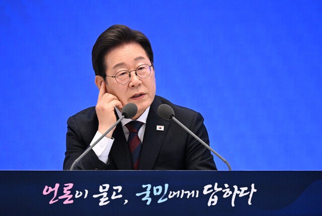 이 대통령 “60% 지지율? 높은 수치 아냐…못하면 내년 선거서 심판”