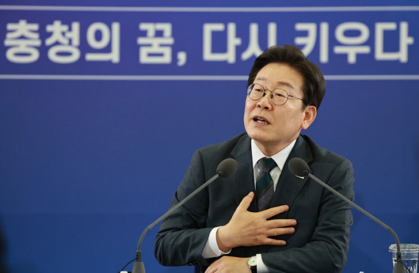 이재명 대통령이 4일 대전컨벤션센터에서 타운홀 미팅 형식으로 열린 ‘국민소통 행보 2탄, 충청의 마음을 듣다’에서 발언하고 있다. 연합뉴스