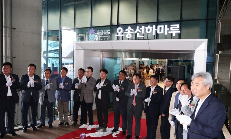 ‘공간혁신’? ‘예산 낭비’?…충북도, 철길 아래 오송 선하마루 개장
