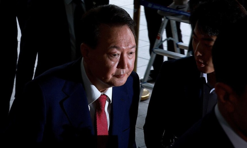 윤석열 전 대통령이 지난 5일 오전 서울 서초동 서울고등검찰청에 마련된 내란 특검에 피의자 신분으로 출석하고 있다. 공동취재사진단