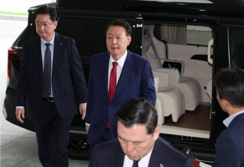 윤석열 전 대통령이 5일 오전 내란 사건을 수사하는 조은석 특별검사팀의 조사를 받기 위해 서울 서초동 서울고검으로 출석하고 있다. 김태형 기자 xogud555@hani.co.kr