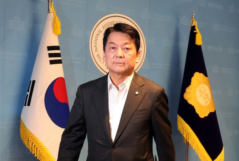 안철수·김용태도 ‘두손’ 든 개혁 저항 속…국힘, 당권 경쟁 구도로