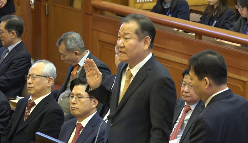 이상민 전 행정안전부 장관이 2월11일 서울 종로구 헌법재판소에서 열린 윤석열 대통령 탄핵심판 7차 변론에 출석해 질의에 답하고 있다. 헌법재판소 제공