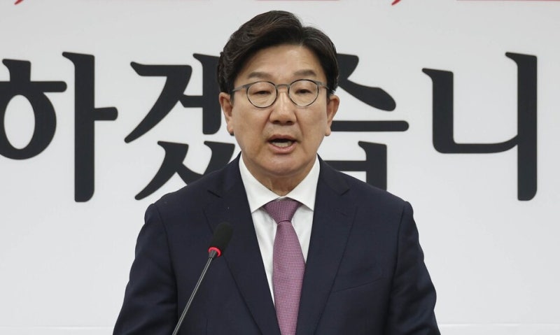 권성동 “<b>안철수</b>, 위기 상황서도 일신 영달 우선 유감”