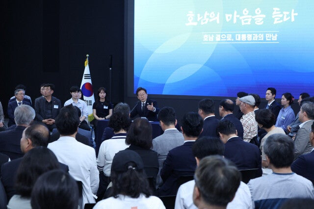 이젠 타운홀미팅이 대세…이 대통령 방문 뒤 광주·전남에 유행