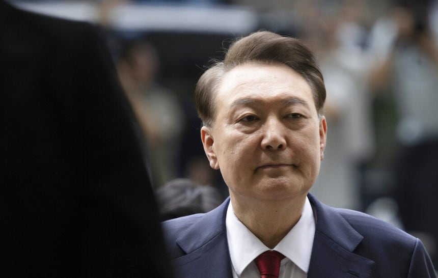 12·3 비상계엄과 관련해 특검의 수사를 받는 윤석열 전 대통령이 9일 서울 서초구 서울중앙지법에서 열린 영장실질심사에 출석하고 있다. 사진공동취재단