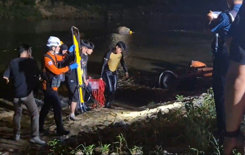 9일 오후 6시19분께 충남 금산군 천내리 금강 상류에서 물놀이하던 20대 4명이 물에 빠져 심정지 상태로 발견됐다. 연합뉴스
