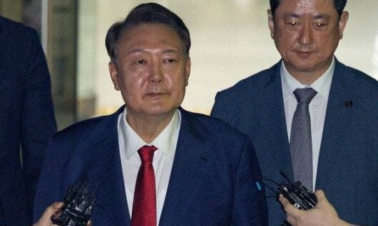 특검 “<b>윤석열</b>, 구속연장 없이 바로 기소 검토…조사 <b>거부</b>로 판단”