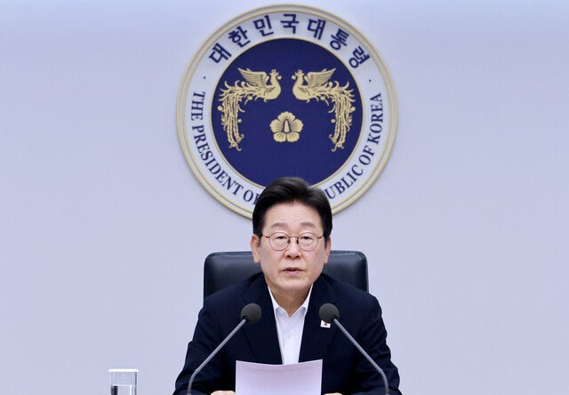 이재명 대통령, 수석·보좌관 회의서 국민 안전과 APEC 정상회의 준비 강조