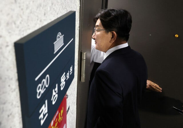 <b>권성동</b>, 김건희 특검 압수수색에 “난 깨끗…<b>통일교</b> 금품수수와 무관”