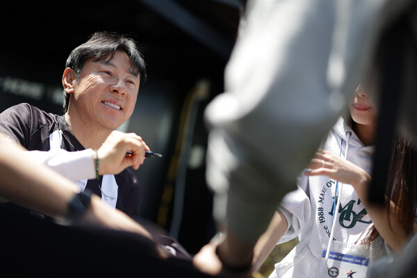 <b>신태용</b>, <b>울산 HD</b> 사령탑 유력…위기의 명가 구할까