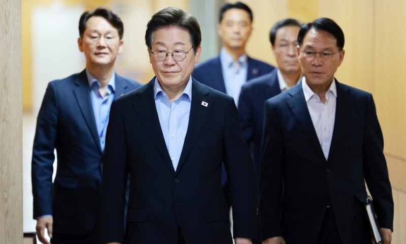이 <b>대통령</b> “최적의 인사는 동료에게 물어보는 것…도입 고민 중”