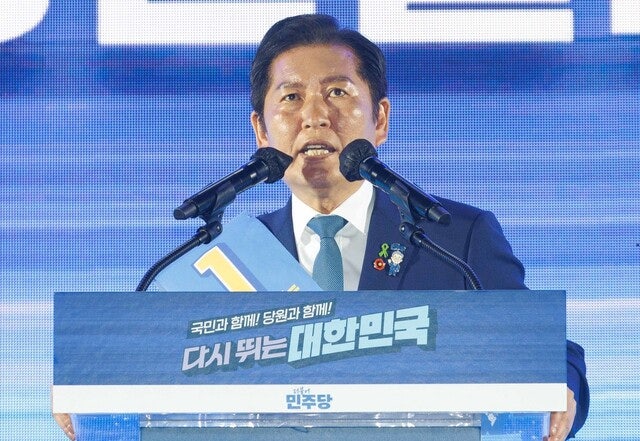 <b>정청래</b> “당이 앞장서 <b>내란 척결</b> 총력…국힘 사과 않으면 손 못 잡아”
