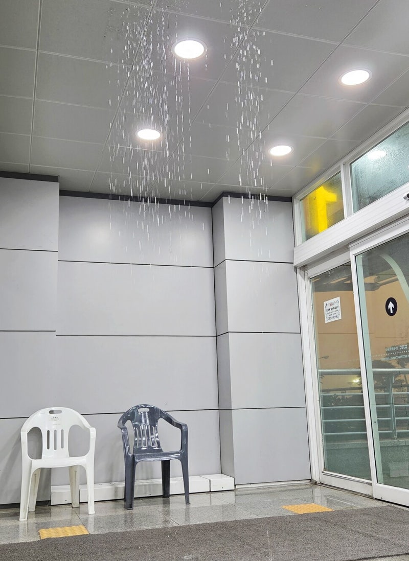 공항 지붕도 샌 ‘극한<b>호우</b>’ 무안, 주민 대피령…산청, 산사태 경보