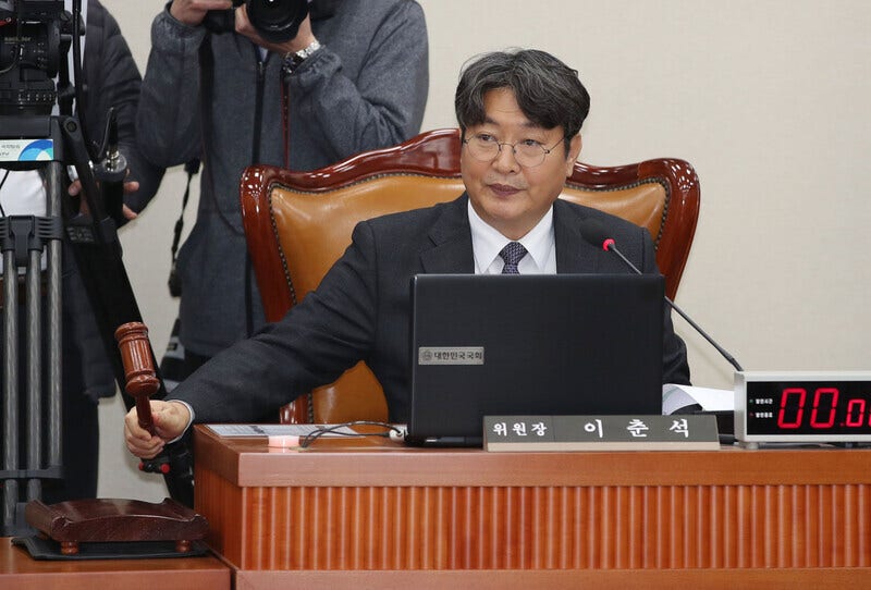 [속보] ‘<b>차명</b> 주식<b>거래 의혹</b>’ <b>이춘석</b> <b>탈당</b>…법사위원장 사임