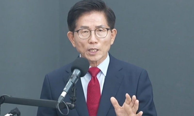 <b>김문수</b> “윤석열 재입당 당연 허용”…경쟁자들 맹공 “제정신이냐”