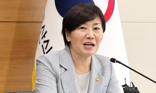 송미령 “쌀·소고기 수입, 소나기 피한 것…<b>농산물 검역</b> 간소화 불가능...
