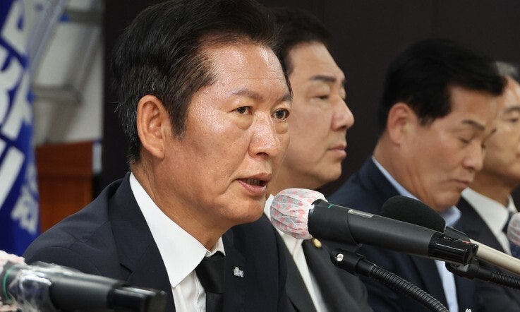 <b>정청래</b>, 국힘에 “자기 집안 문제부터…전한길·권성동 강력 조치해야”