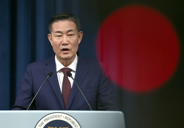 내란 특검, <b>신원식</b> 전 안보실장 참고인 조사…‘<b>계엄 해제 지연</b>’ 캔다