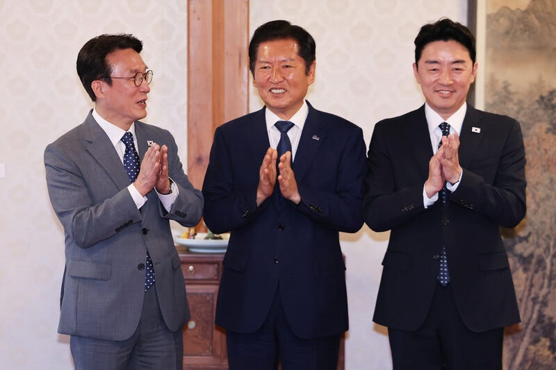 당정대, <b>주식양도세</b> 기준 결론 유보…“추이 지켜보며 숙고”