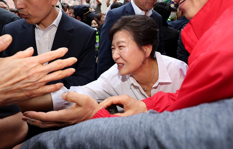 박근혜도 이 <b>대통령</b> <b>임명식 불참</b>…측근 “육영수 여사 기일이라”