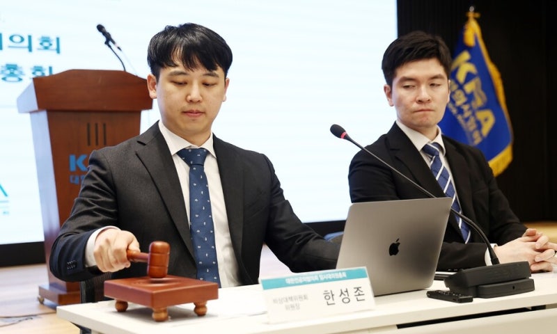복귀 앞둔 전공의들, 현 비대위 재신임…“군 입대자 추가 논의”