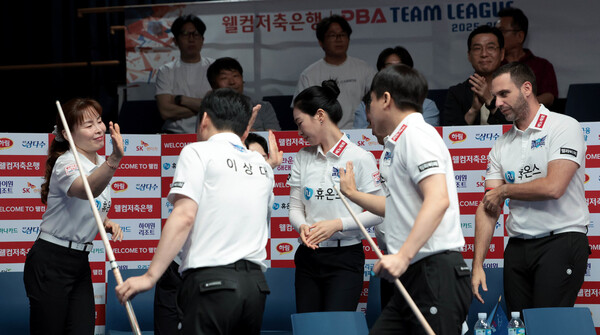 스롱 꺾은 차유람의 포효…<b>휴온스</b> 2라운드 깜짝 <b>선두</b> 돌풍
