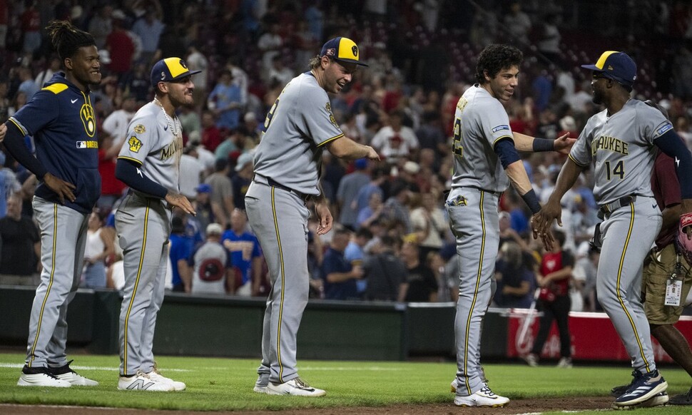 ‘팀 야구’의 교과서, 밀워키가 보여주는 승리 방정식 [이창섭의 MLB와이드]