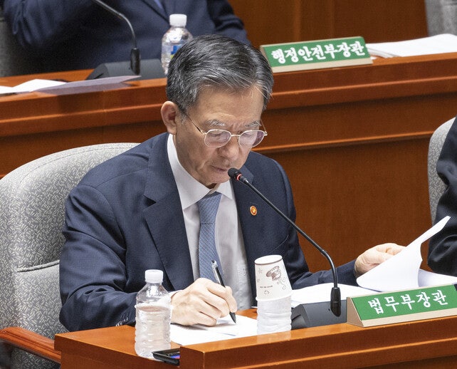 정성호, 연일 검찰개혁 신중론…민주당 초안 공개 미뤄