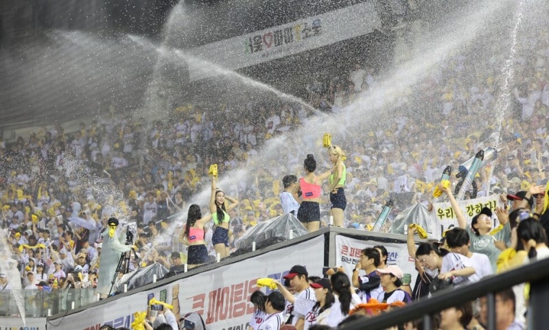서울엔 ‘물대포 축제’, 강릉선 ‘물티슈 청소’…수자원도 지역 격차