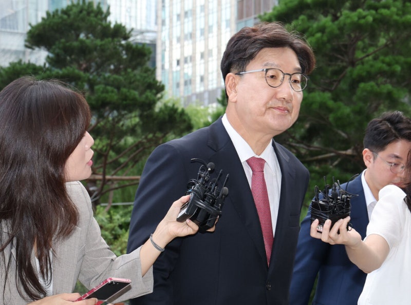 [속보] ‘<b>통일교</b> <b>정치자금</b>’ 의혹 <b>권성동</b> 특검 출석…“저는 결백하고 ...