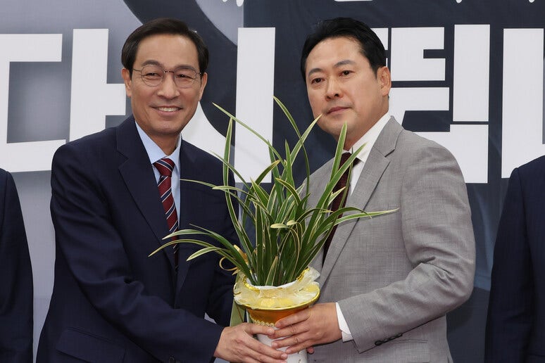 우상호 “<b>이 대통령</b>, <b>장동혁</b> 초대”…국힘 “단순 <b>만남</b> 의미 없어”