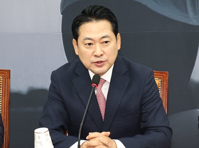 <b>박지원</b> “<b>장동혁</b>, ‘짝퉁 <b>윤석열</b>’ 되려 하나…이 대통령 회동 제안 응...