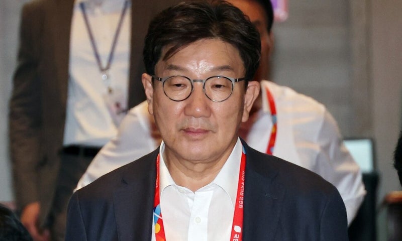 <b>권성동</b> “로마에선 로마법 따라야”…<b>통일교</b>주에 ‘큰절’ <b>의혹</b> 언급