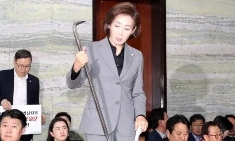 [사설] ‘빠루’ 사건 1심만 6년째, 법사위 간사 된 나경원