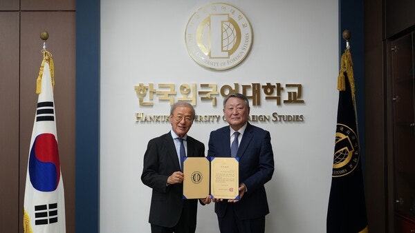 윤윤수 회장, 한국외대에 10억 기부