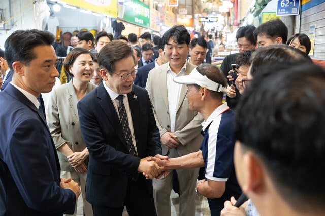 말 아낀 이 대통령, 참모�는 물밑 교섭…한국인 구금사태 대응 막전막후