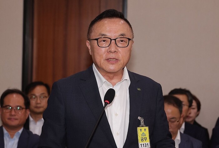 황주호 한국수력원자력 사장이 지난달 19일 국회에서 열린 산업통상자원중소벤처기업위원회 전체회의에 참석회 의원들의 질의에 답하고 있다. 연합뉴스